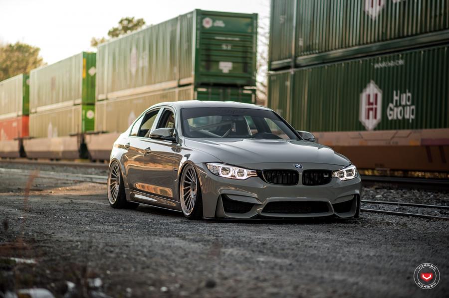  BMW M3 Sedan on Vossen Wheels (LC-106T) 2017 года  (фото 16 из 26)